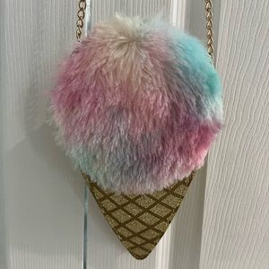 Little girls ice cream purse in great condition.